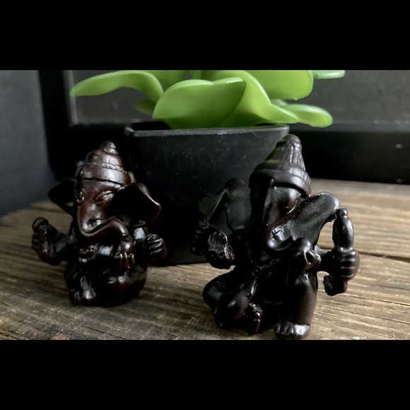 2 Ganesha Ganesh Figurines Small Statues Hindu Elephant God Remover of Obstacles